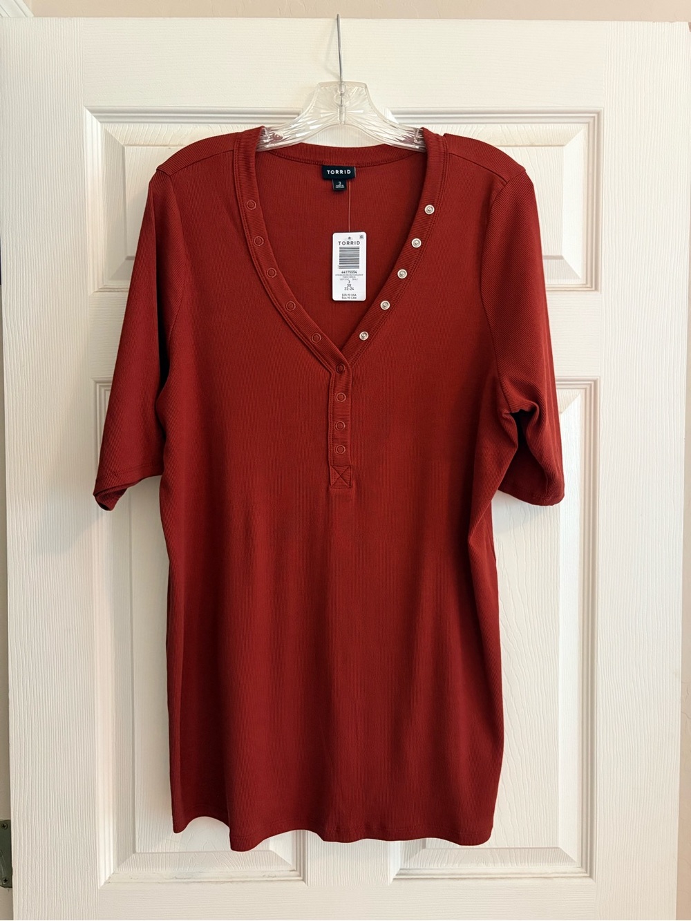 torrid Rust Red V-Neck Short Sleeve Top with Snap Detail